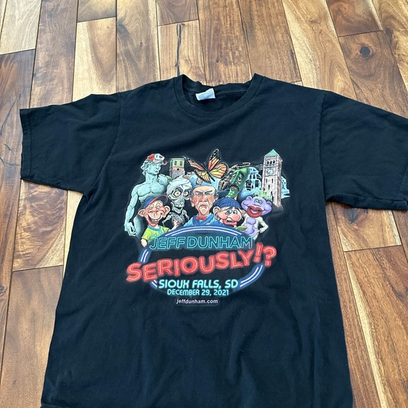 Lot of 2 men’s small Jeff Dunham & Michael Meyers shirts lightly used - Picture 4 of 4